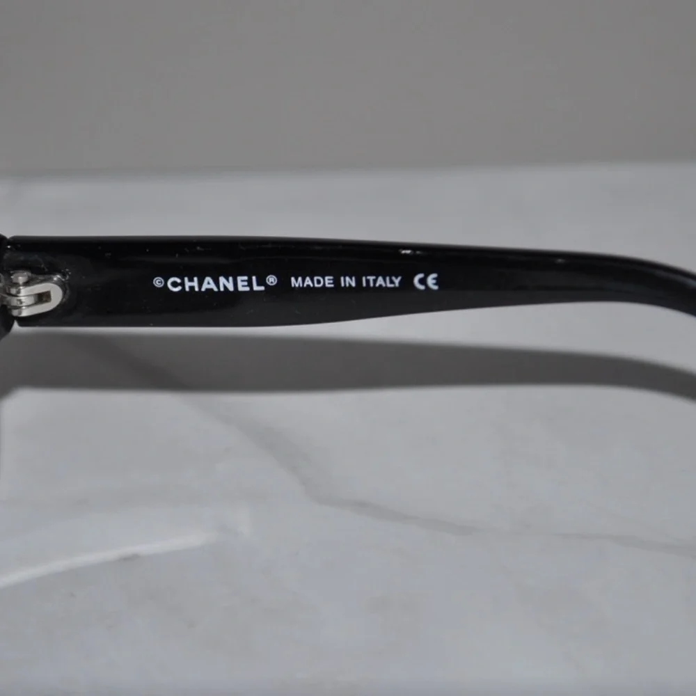 CHANEL gorgeous y2k